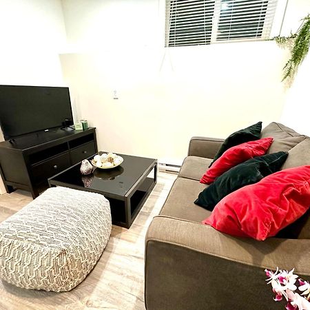 Cozy & Bright Home With Parking 維多利亞 外观 照片