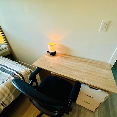 Cozy & Bright Home With Parking 維多利亞 外观 照片