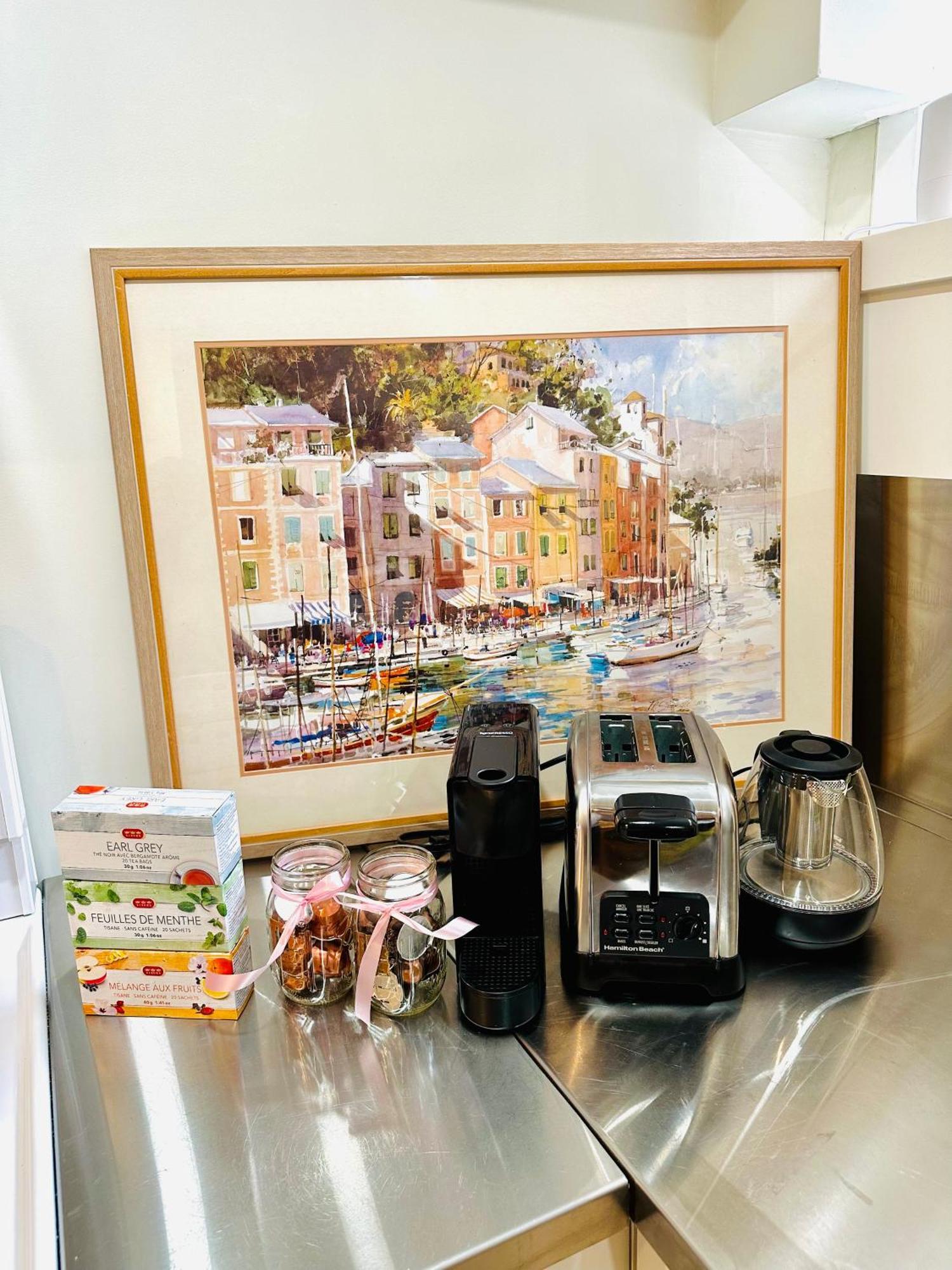 Cozy & Bright Home With Parking 維多利亞 外观 照片