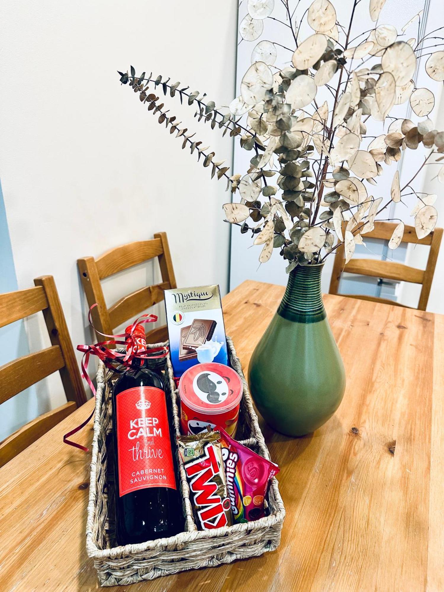 Cozy & Bright Home With Parking 維多利亞 外观 照片