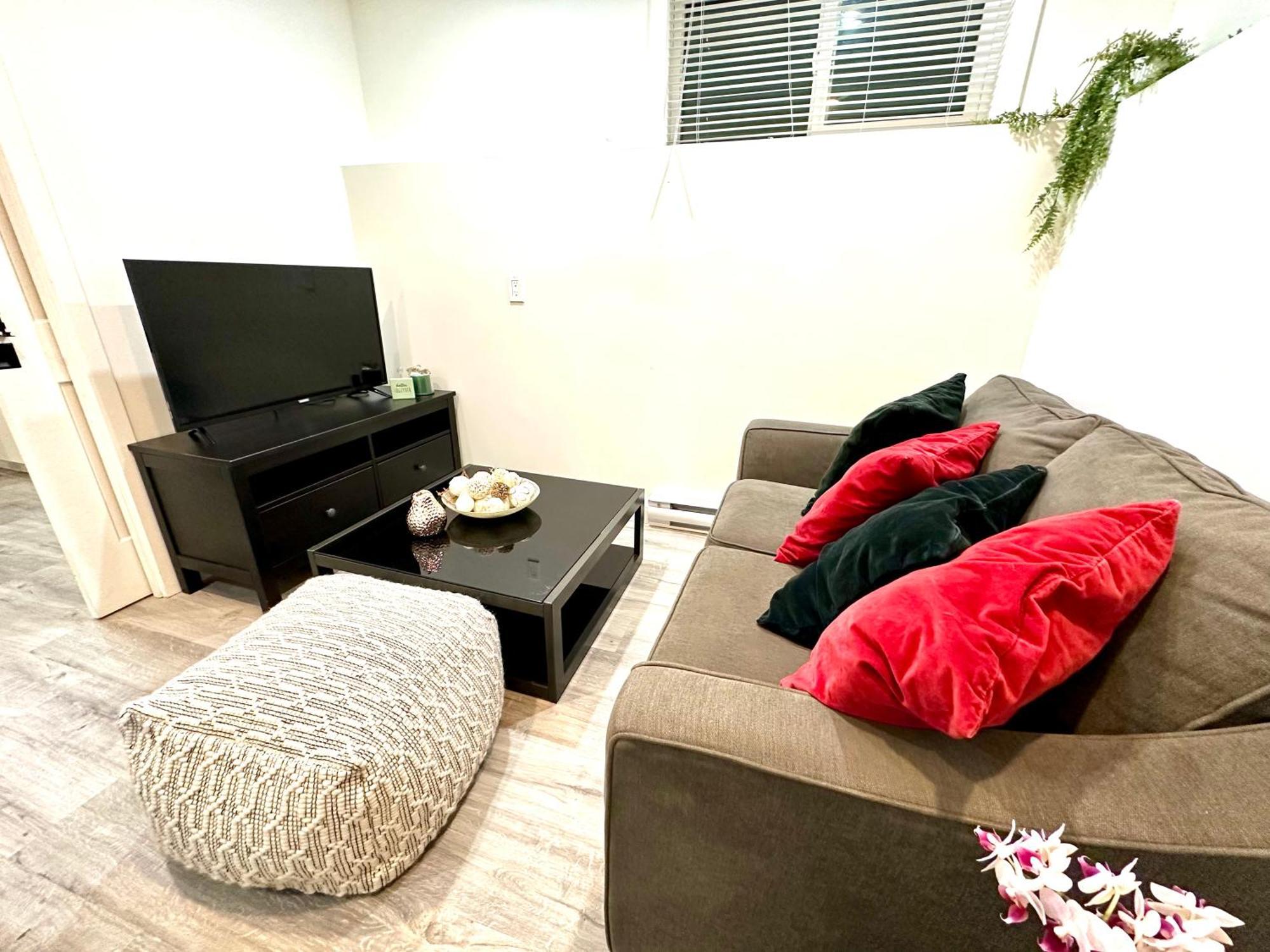 Cozy & Bright Home With Parking 維多利亞 外观 照片