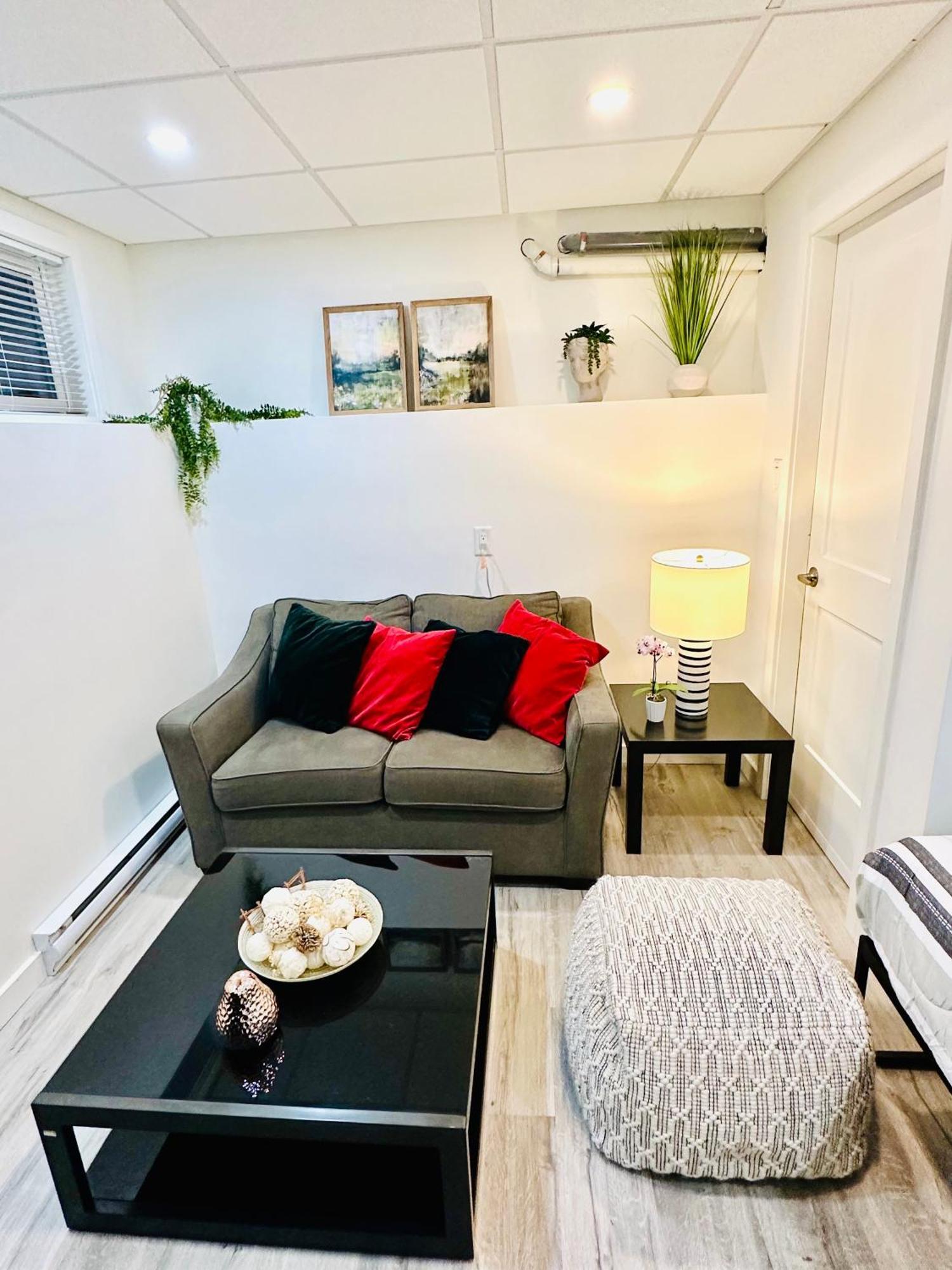 Cozy & Bright Home With Parking 維多利亞 外观 照片