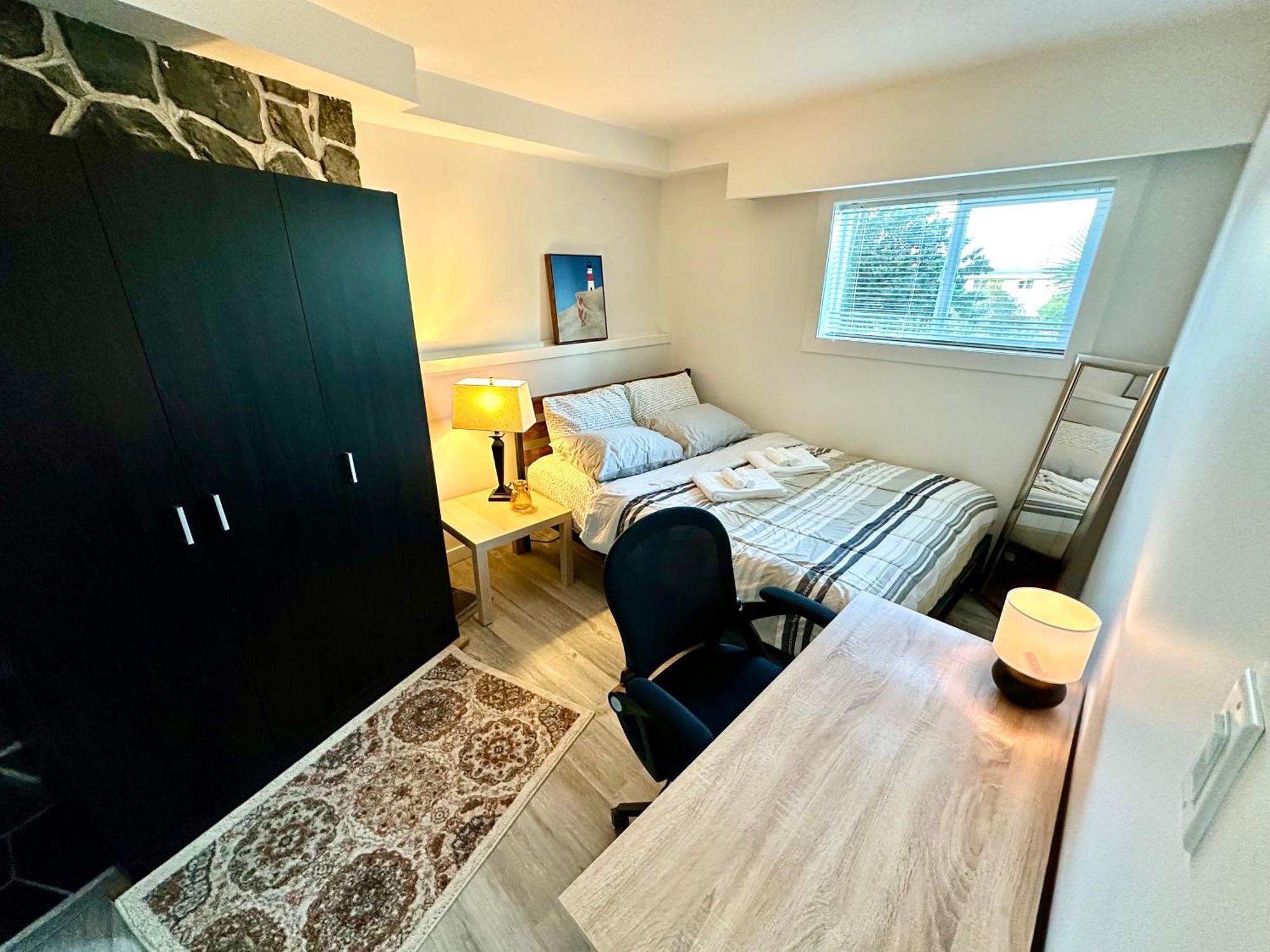 Cozy & Bright Home With Parking 維多利亞 外观 照片