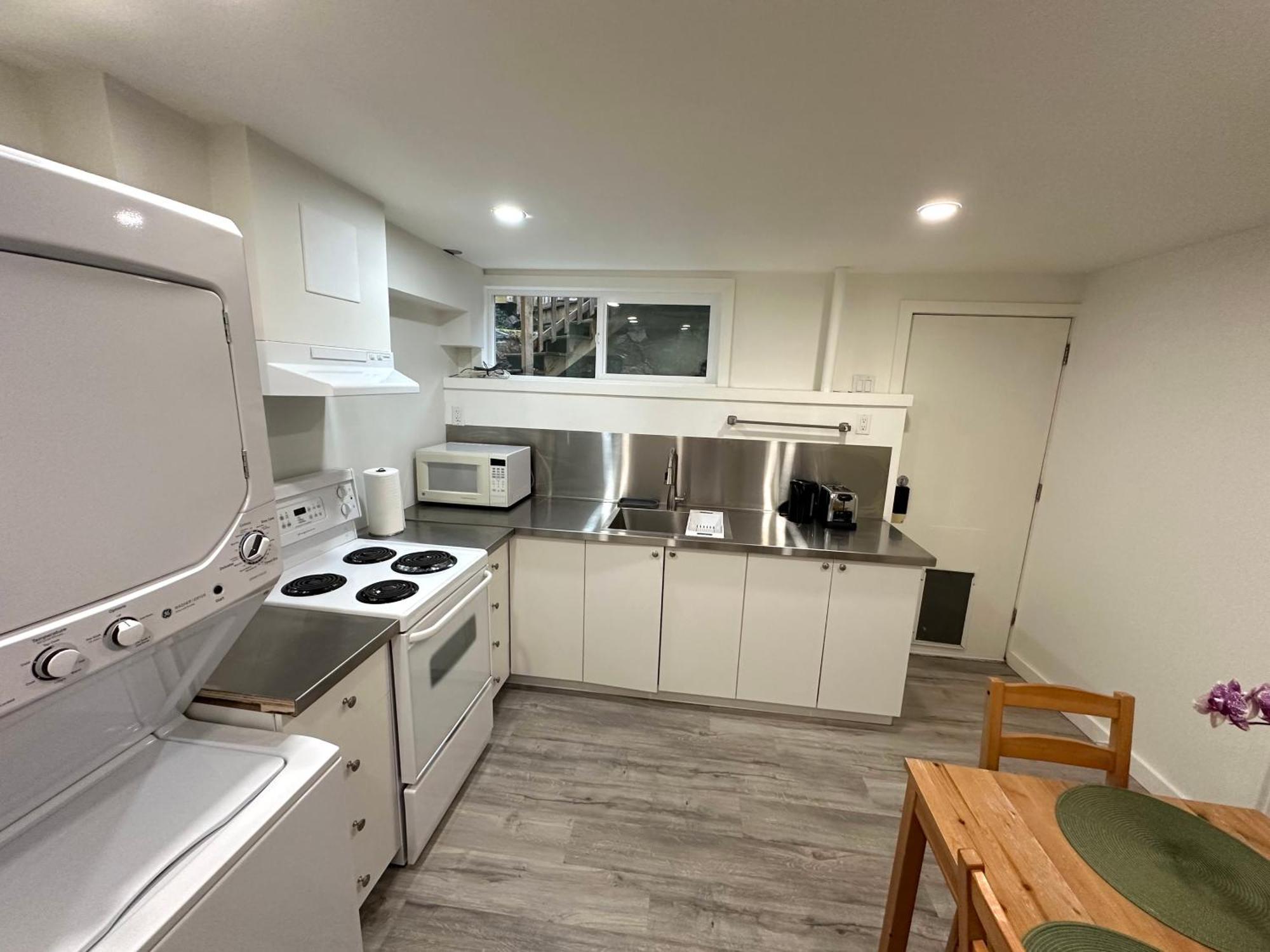 Cozy & Bright Home With Parking 維多利亞 外观 照片