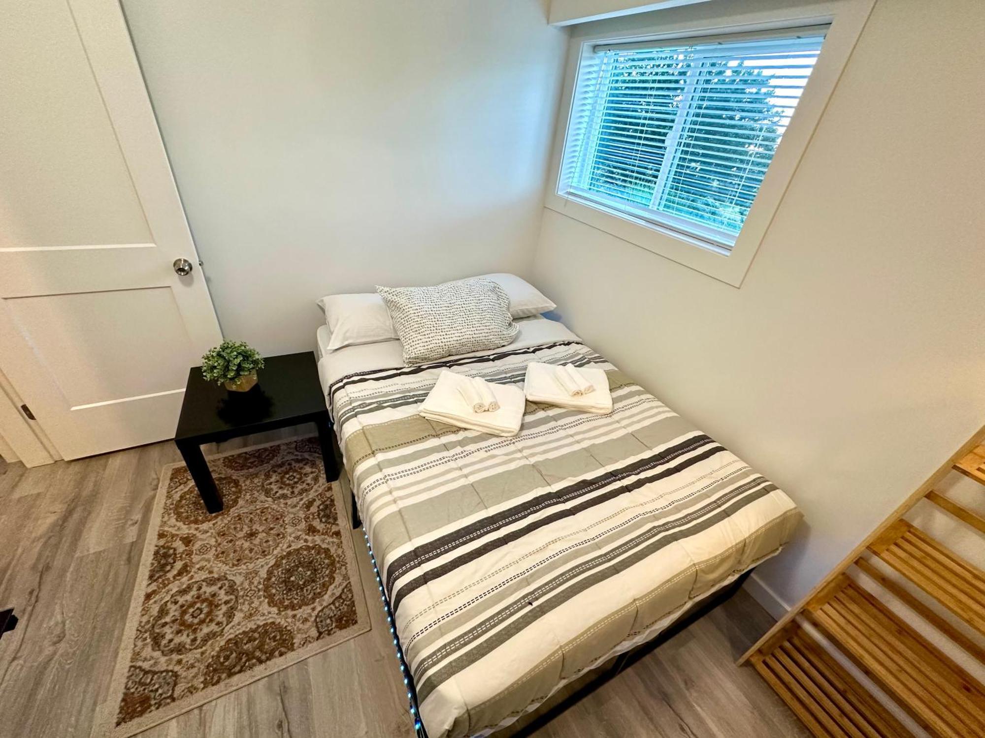 Cozy & Bright Home With Parking 維多利亞 外观 照片