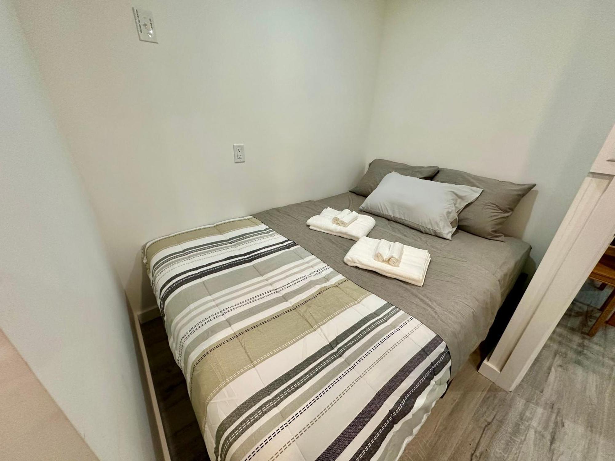 Cozy & Bright Home With Parking 維多利亞 外观 照片