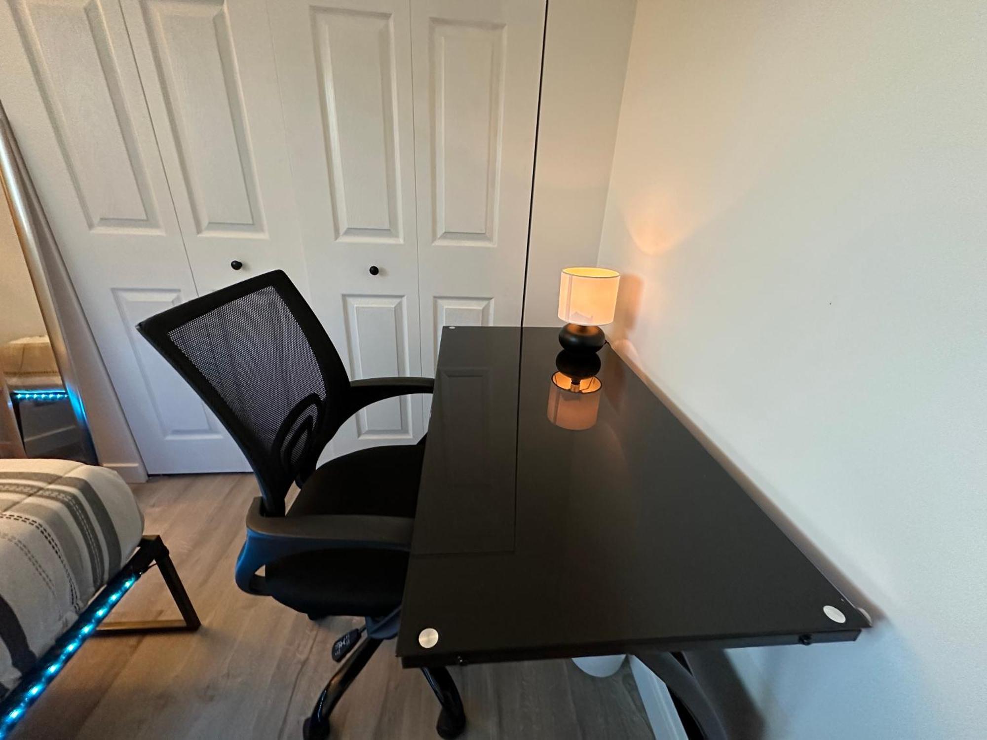 Cozy & Bright Home With Parking 維多利亞 外观 照片